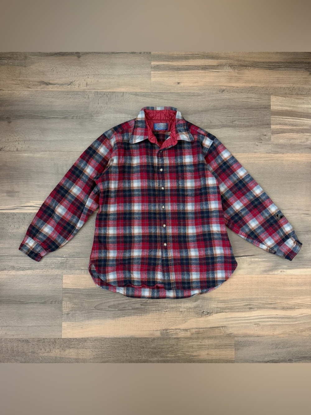 Vintage Pendleton Men's Navy Blue/Red/Tan Plaid Wool Flannel Shirt Size Large